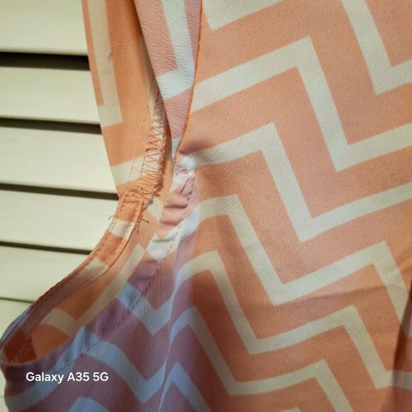 Candies Chevron Print Sleeveless Blouse With Back Button Keyhole Closure M - Picture 3 of 6